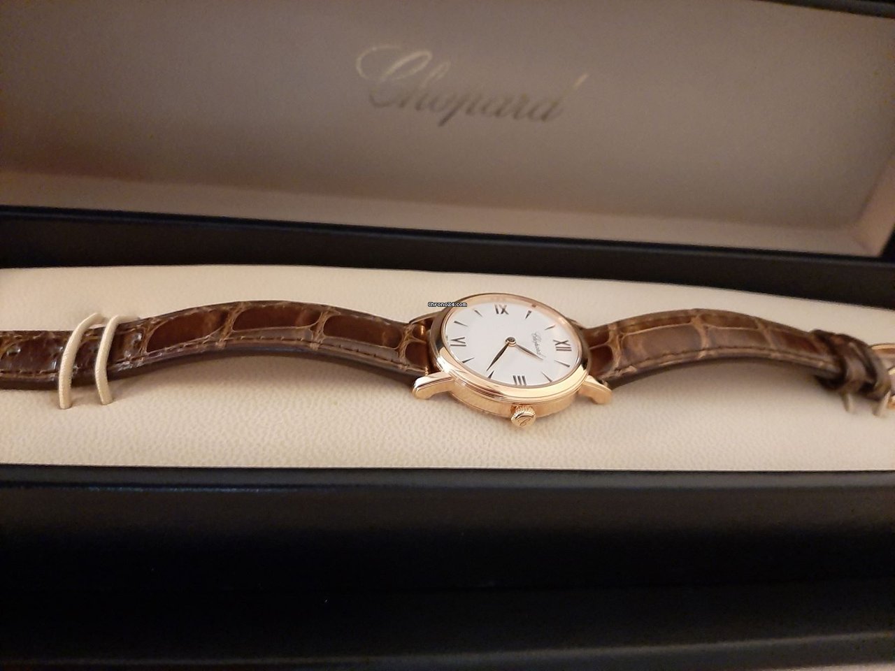 IMG_9081 Chopard Classic Womens watch Quartz Rose gold 127387-5201 Replica 4