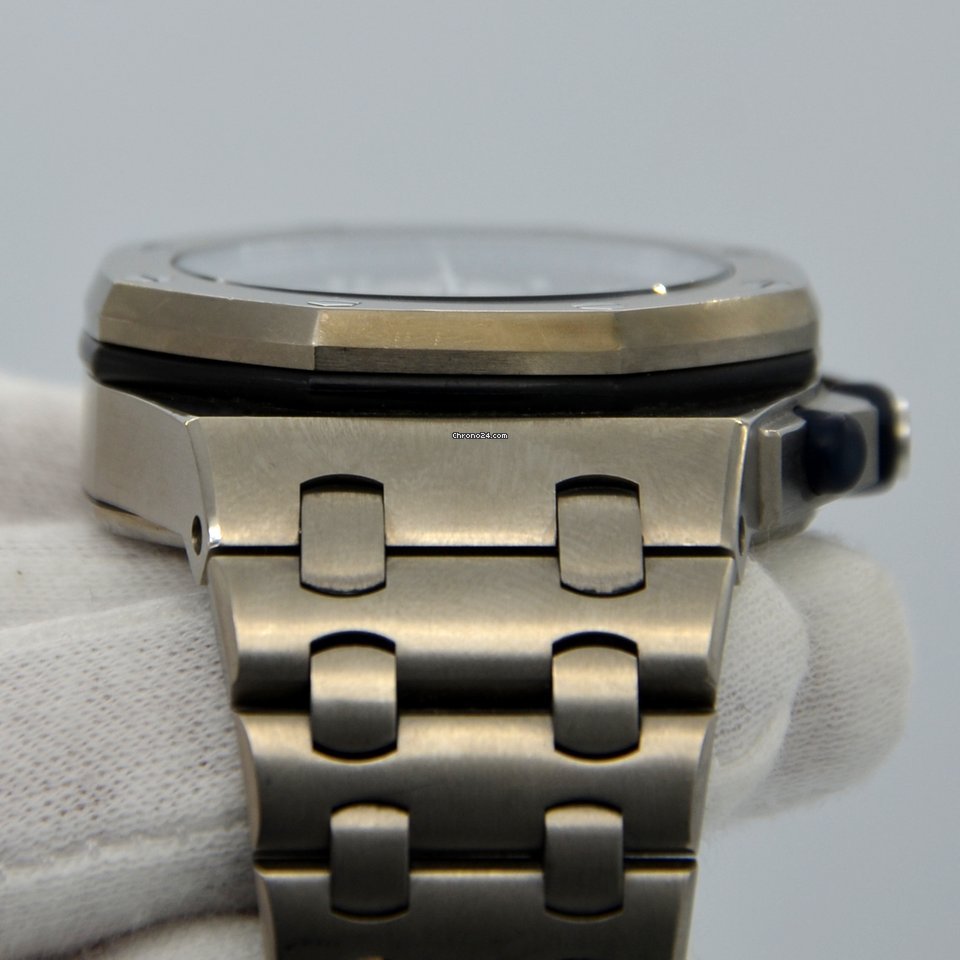 IMG_9081 Audemars Piguet Royal Oak Offshore Chronograph Mens watch Unisex Automatic Titanium 25721TI.OO.1000TI.04.A Replica 4
