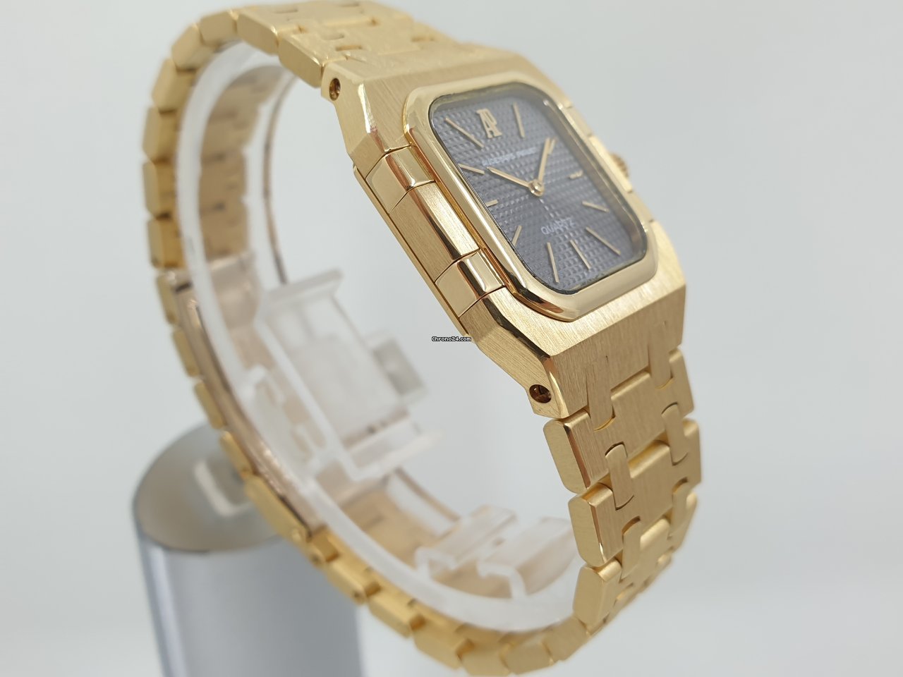 IMG_9081 Audemars Piguet Royal Oak Lady Womens watch Quartz Yellow gold 6010BA Replica 4