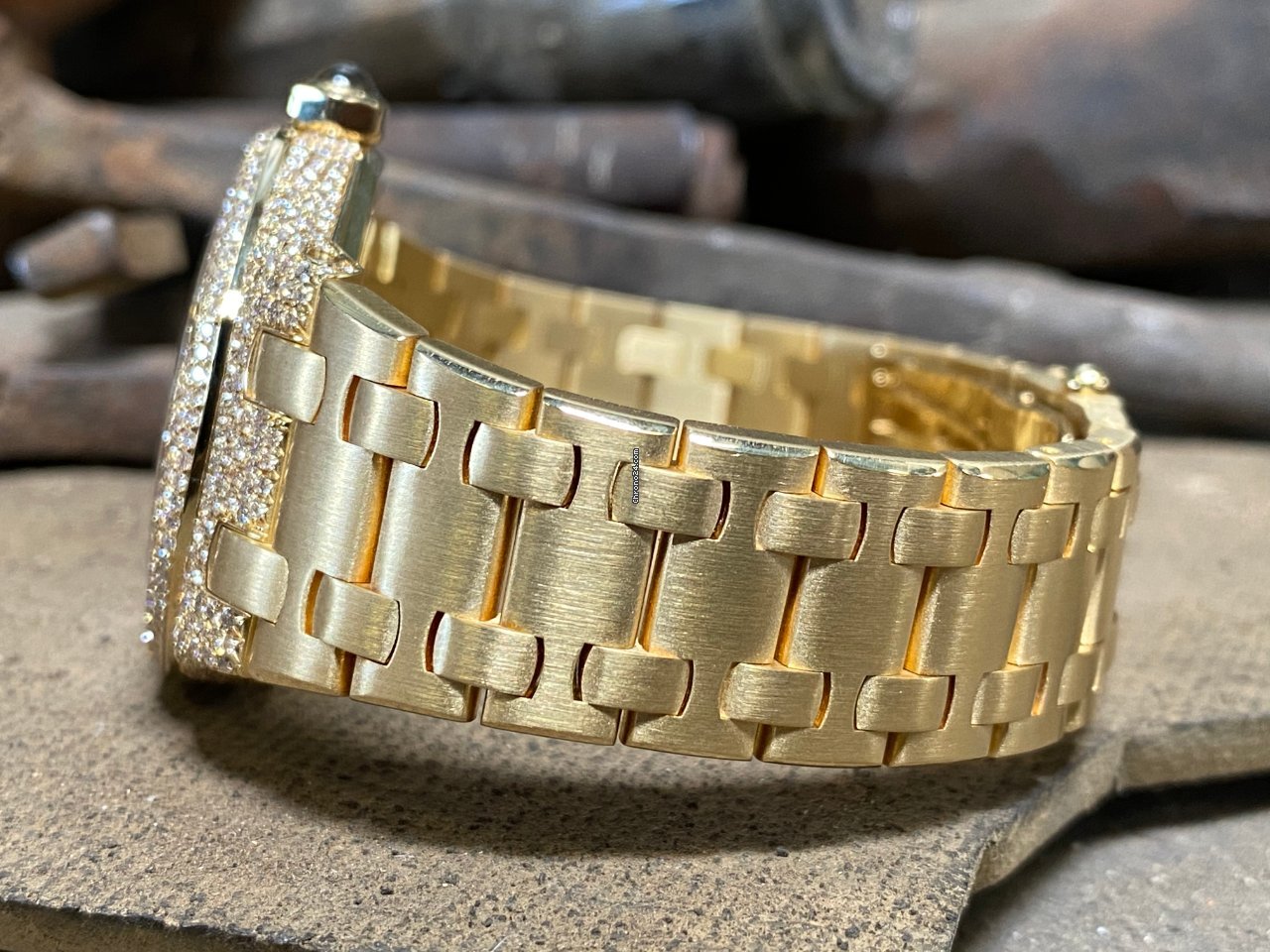 Audemars Piguet Royal Oak Lady Womens watch Quartz Yellow gold 67605BA.ZZ.D080SU.01 Replica 4