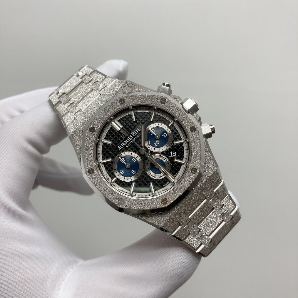 IMG_9081 Audemars Piguet Royal Oak Chronograph Mens watch Unisex Automatic White gold 26331BC.GG.1224BC.03 Replica 4