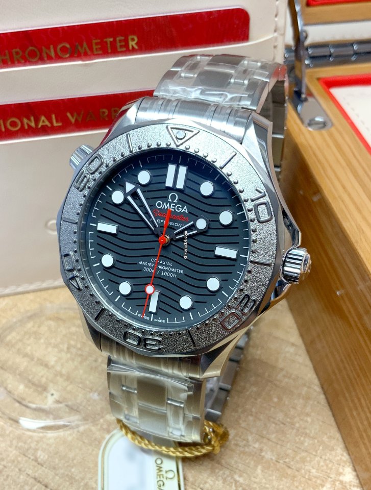 IMG_9081 Omega Seamaster Diver 300 M Mens watch Unisex Automatic Steel 210.30.42.20.01.002 Replica 4
