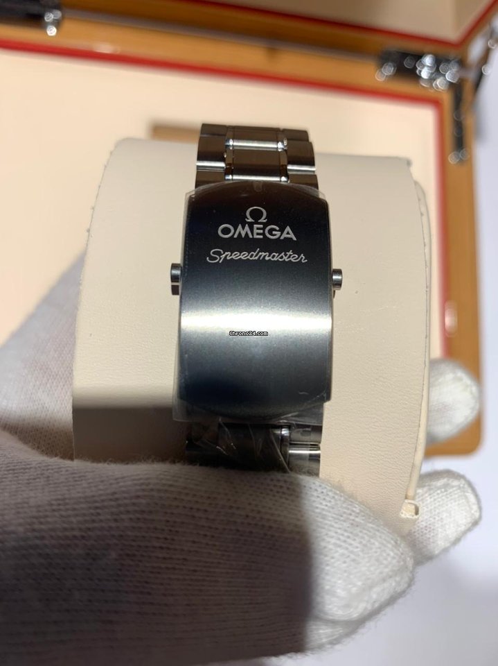 IMG_9081 Omega Speedmaster Professional Moonwatch Mens watch Unisex Automatic Titanium 311.90.44.51.03.001 Replica 4