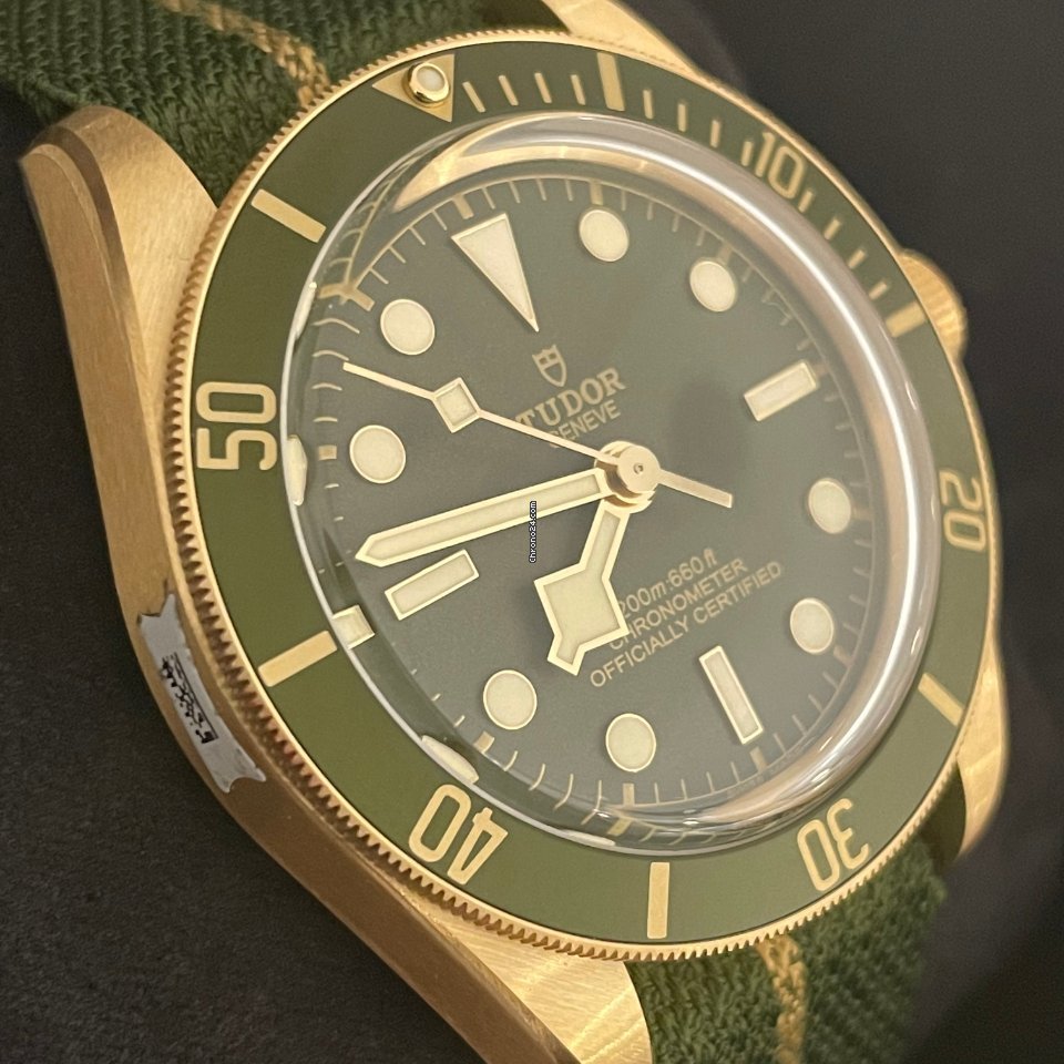 IMG_9081 Tudor Black Bay Fifty-Eight Mens watch Unisex Automatic Yellow gold M79018V Replica 4