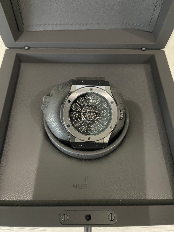 Hublot Classic Fusion 45, 42, 38, 33 mm Mens watch Unisex Automatic Ceramic 507.CX.9000.RX.TAK21 Replica 4
