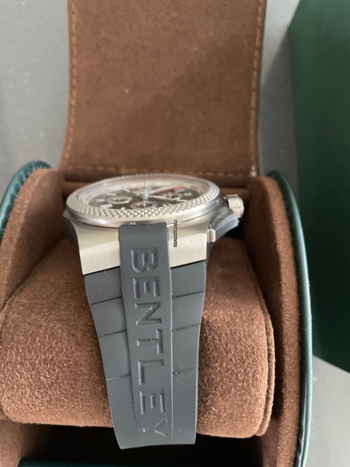 Breitling Bentley B04 GMT Mens watch Unisex Automatic Titanium EB043210 M533 Replica 4