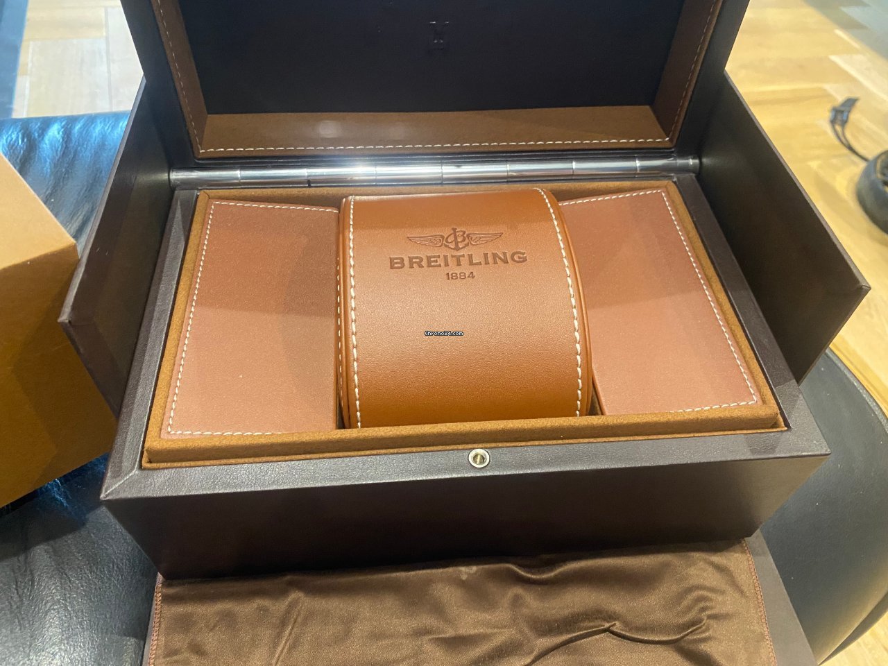 IMG_9081 Breitling Navitimer 01 (46 MM) Mens watch Unisex Automatic Rose gold RB0127121F1P1 Replica 4