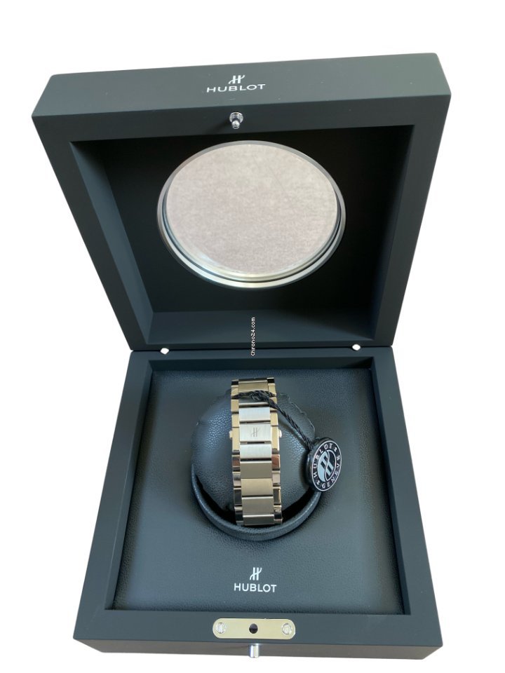 IMG_9081 Hublot Classic Fusion 45, 42, 38, 33 mm Mens watch Unisex Automatic Titanium 511.NX.1170.NX Replica 4