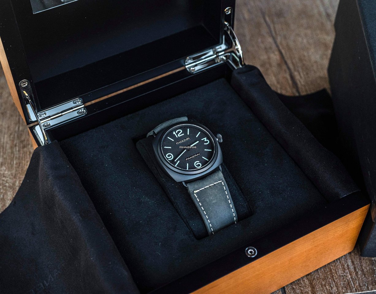 Panerai Radiomir Mens watch Unisex Manual winding Ceramic PAM 00643 Replica 4