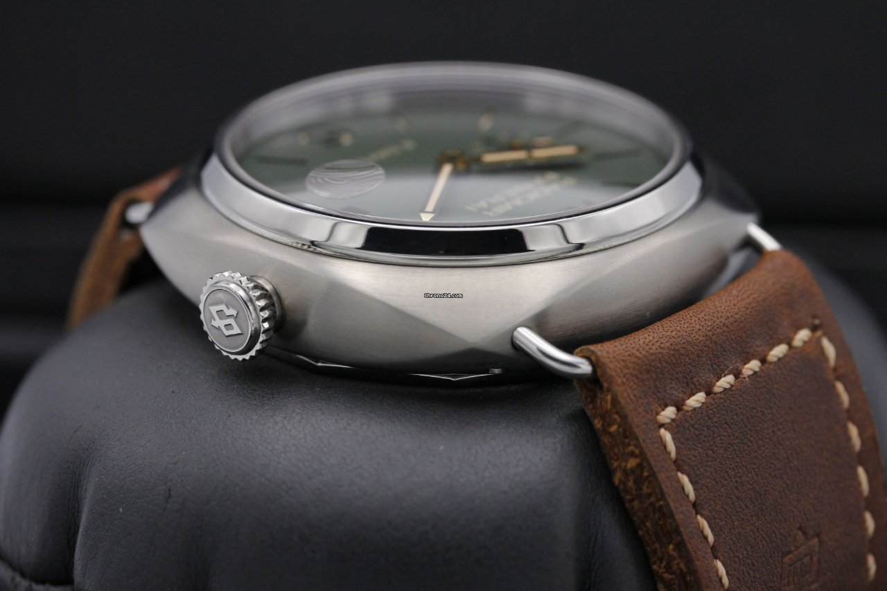 IMG_9081 Panerai Radiomir 8 Days Titanium PAM 735 Replica 4