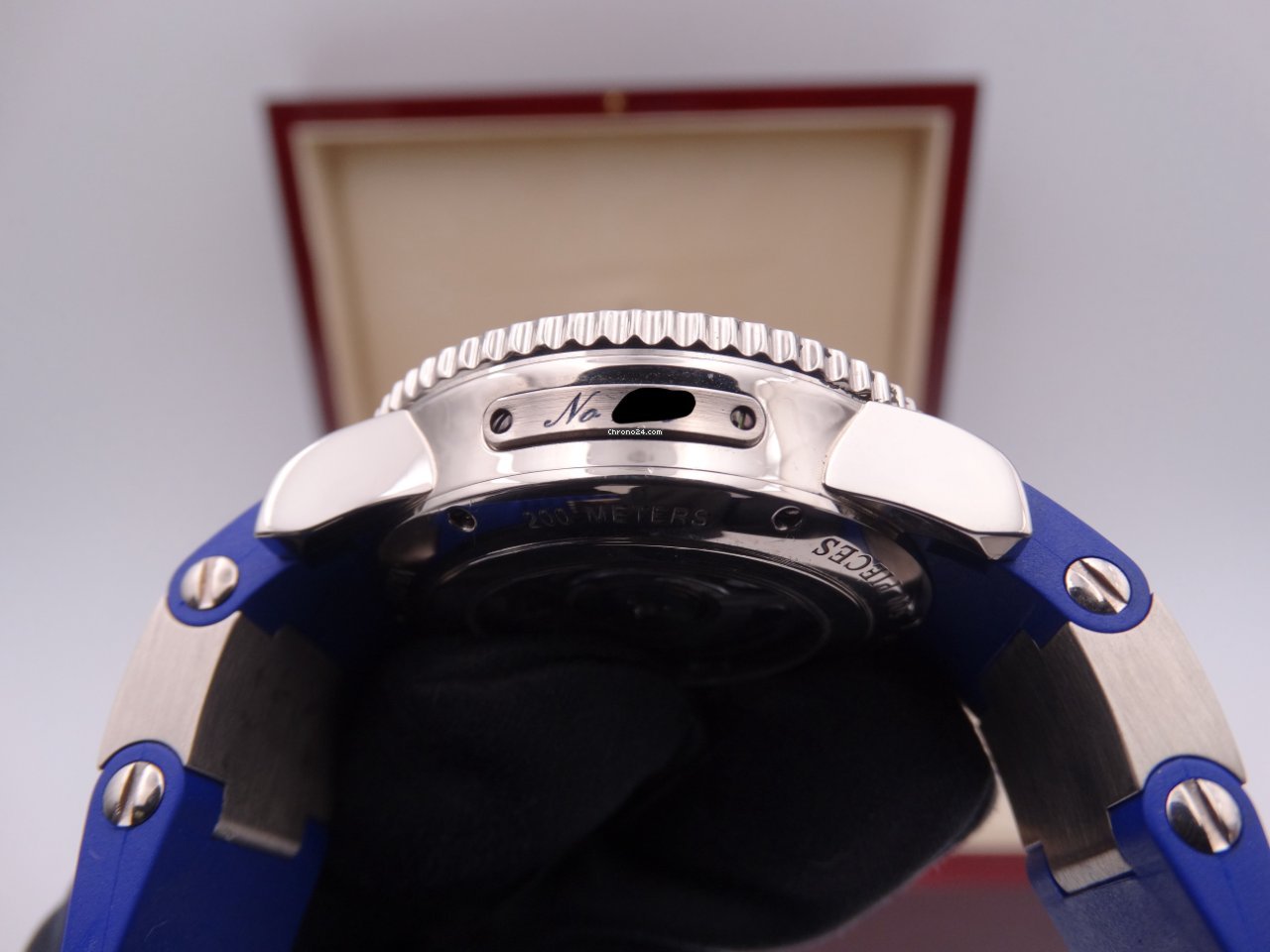 Ulysse Nardin Maxi Marine Diver Mens watch Unisex Automatic White gold 260-32-3A Replica 4