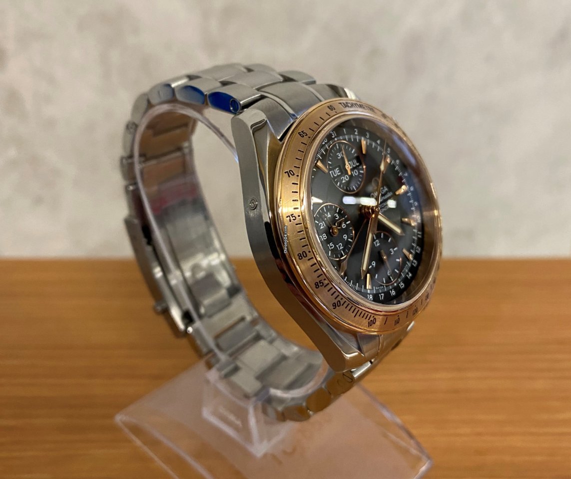 Omega Speedmaster Day Date Mens watch Unisex Automatic Gold Steel 323.21.40.44.01.001 Replica 4