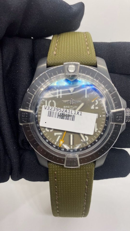 IMG_9081 Breitling Avenger Mens watch Unisex Automatic Titanium V323952A1L1X1 Replica 4