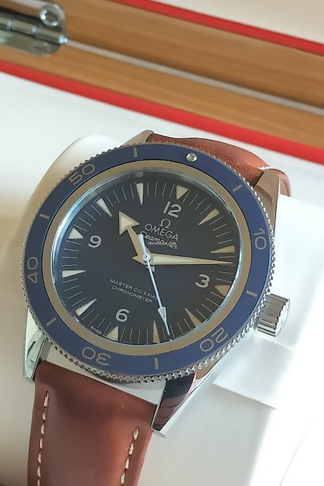 Omega Seamaster 300 Mens watch Unisex Automatic Titanium 233.92.41.21.03.001 Replica 4