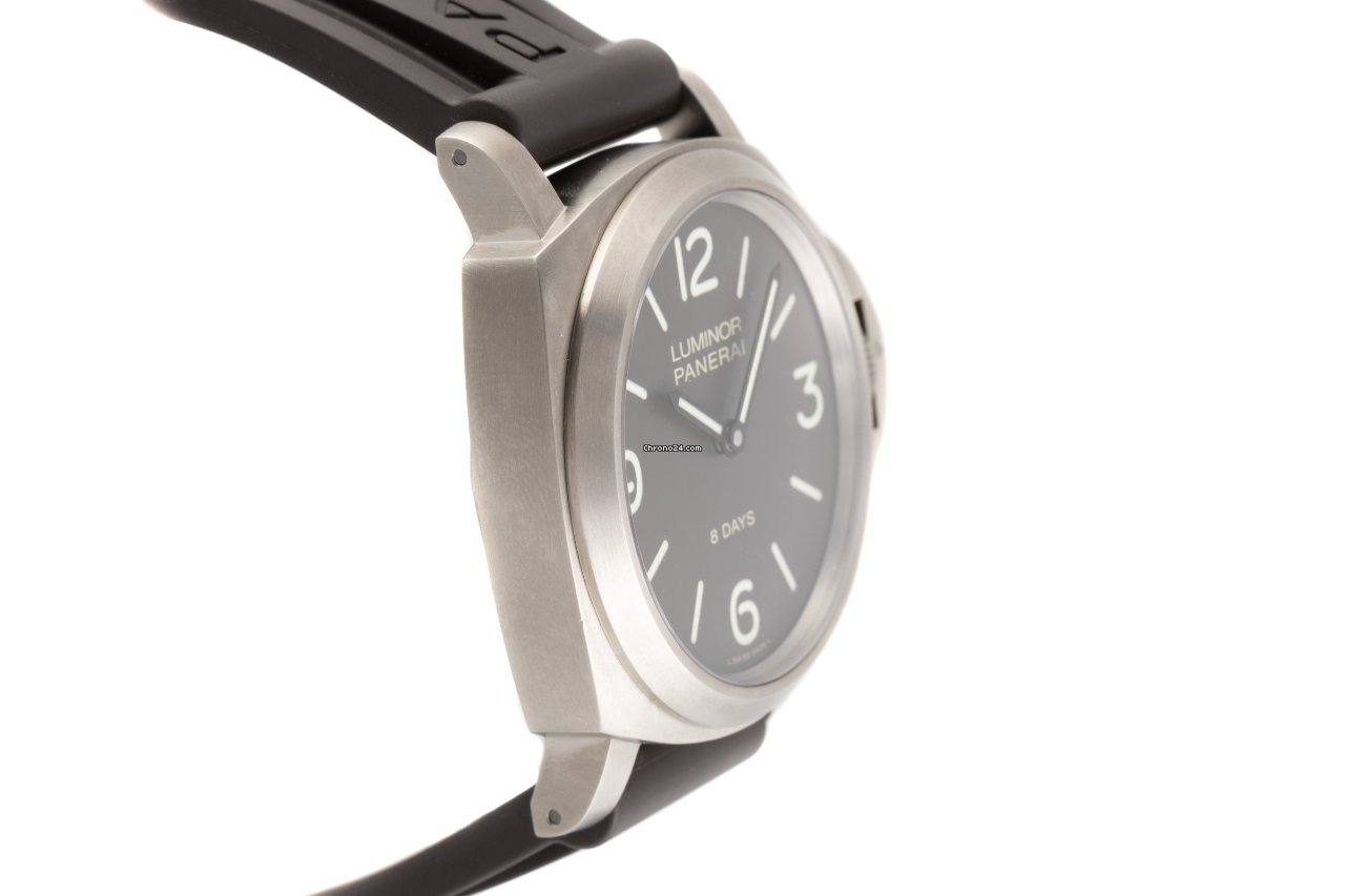 Panerai Luminor Base 8 Days Mens watch Unisex Manual winding Titanium PAM00562 Replica 4