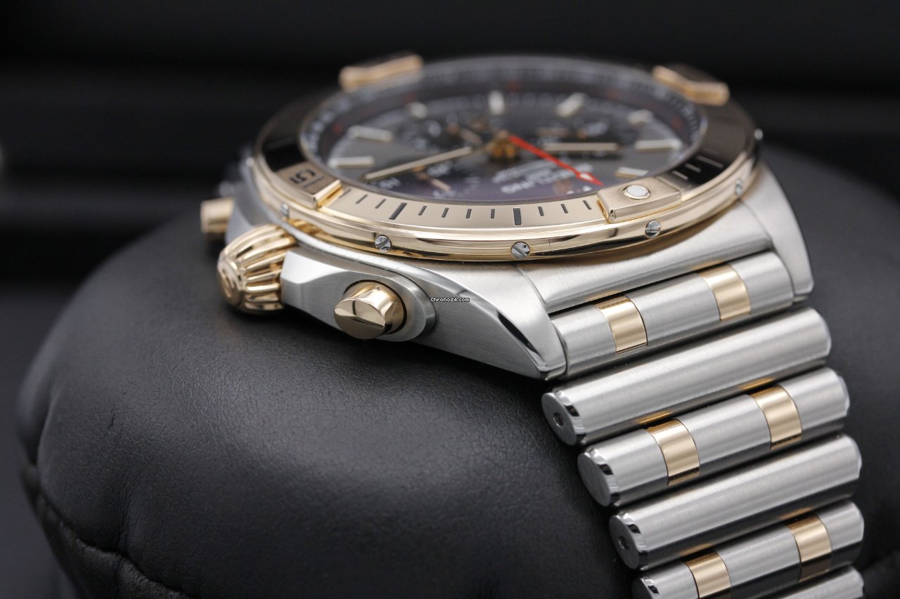 Breitling Chronomat Gold Steel UB0134 Replica 4