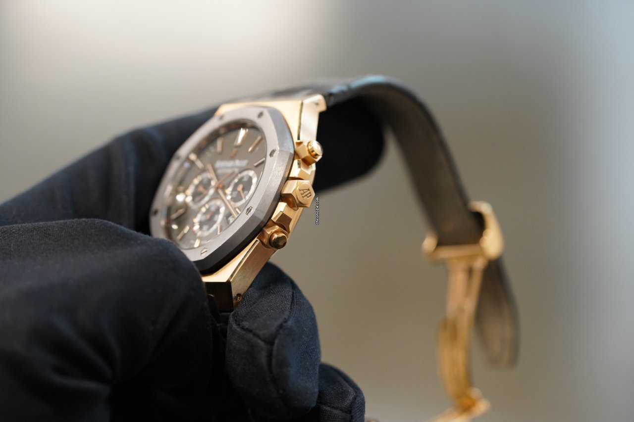 IMG_9081 Audemars Piguet Royal Oak Chronograph Mens watch Unisex Automatic Rose gold 26325OL.OO.D005CR.01 Replica 4