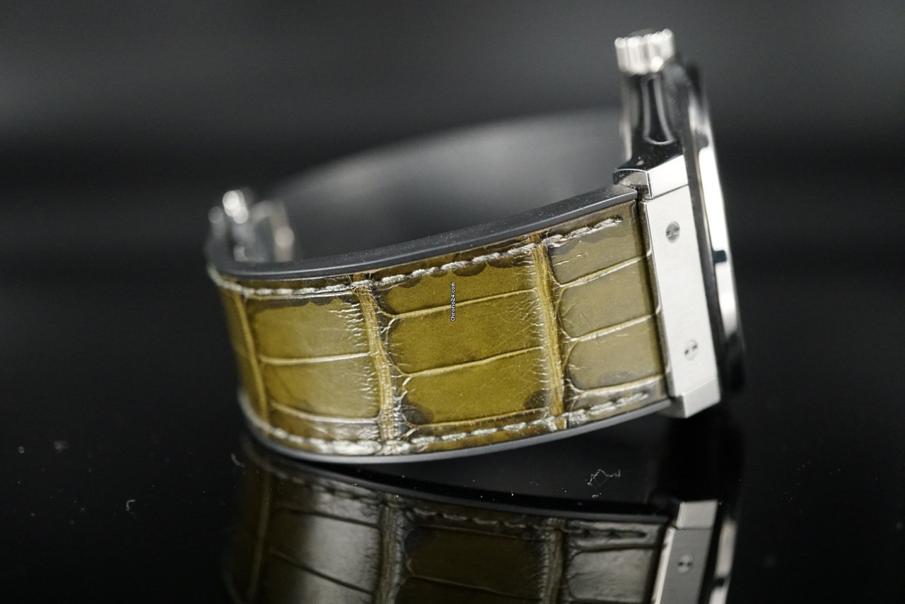 IMG_9081 Hublot Classic Fusion 45, 42, 38, 33 mm Mens watch Unisex Automatic Titanium 511.NX.8970.LR Replica 4