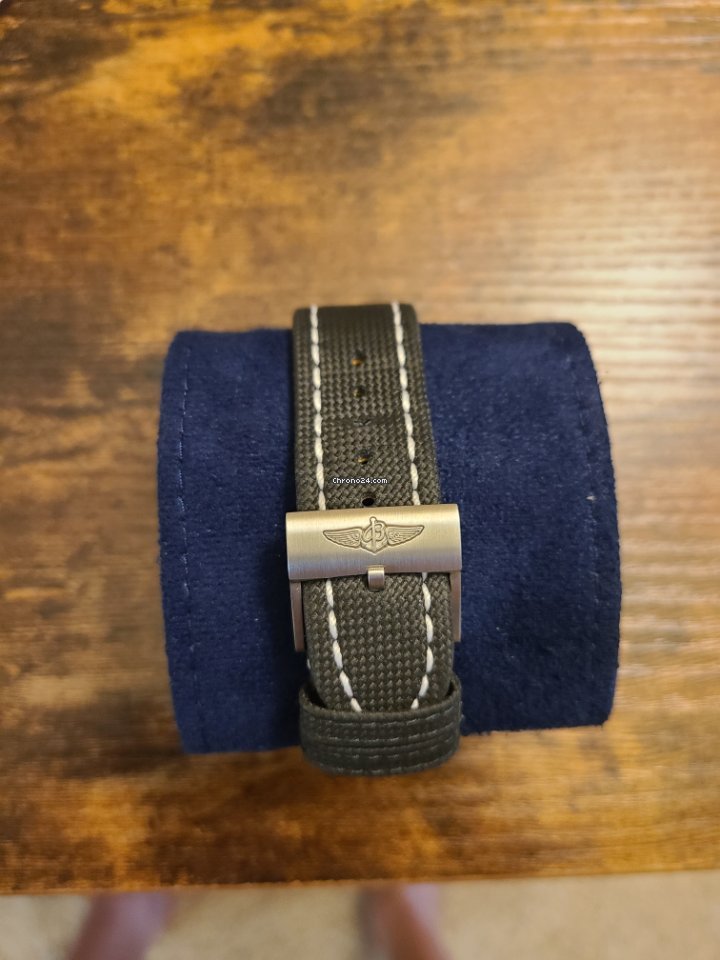 Breitling Avenger Mens watch Unisex Automatic Steel A17318101B1X1 Replica 4