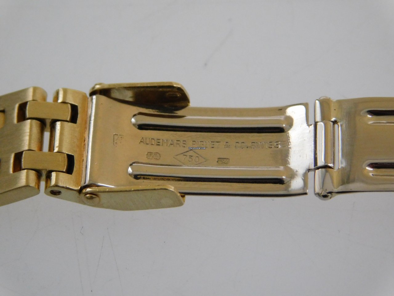 IMG_9081 Audemars Piguet Royal Oak Womens watch Quartz Yellow gold 66270BA Replica 4