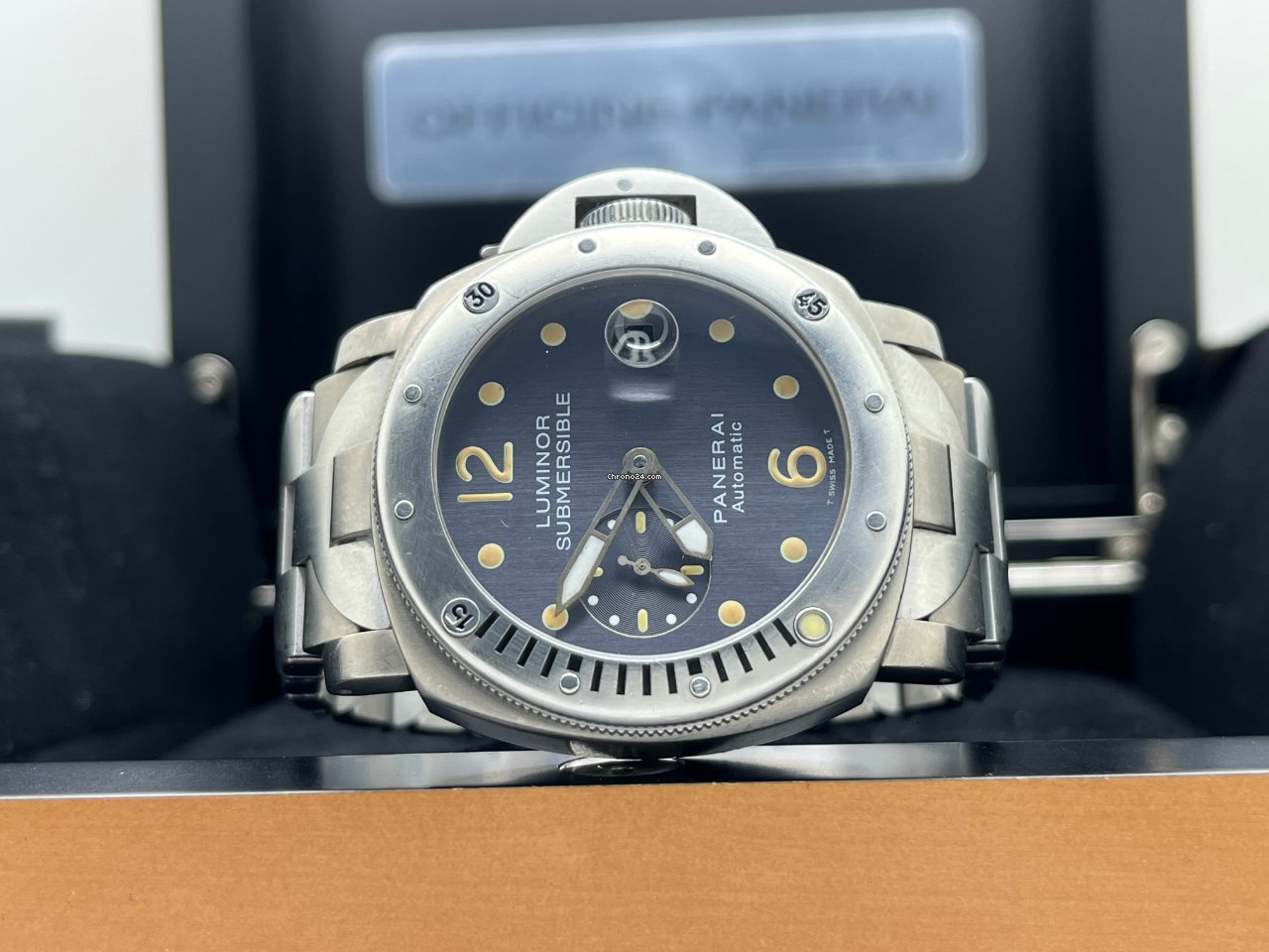 Panerai Luminor Submersible Mens watch Unisex Automatic Titanium PAM 00106 Replica 4