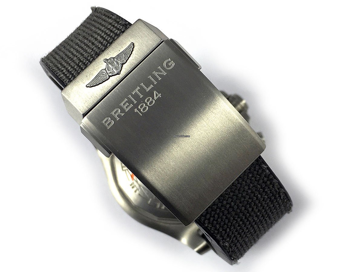 IMG_9081 Breitling Avenger Bandit Mens watch Unisex Automatic Titanium E1338310 M534 253S E20DSA.2 Replica 4