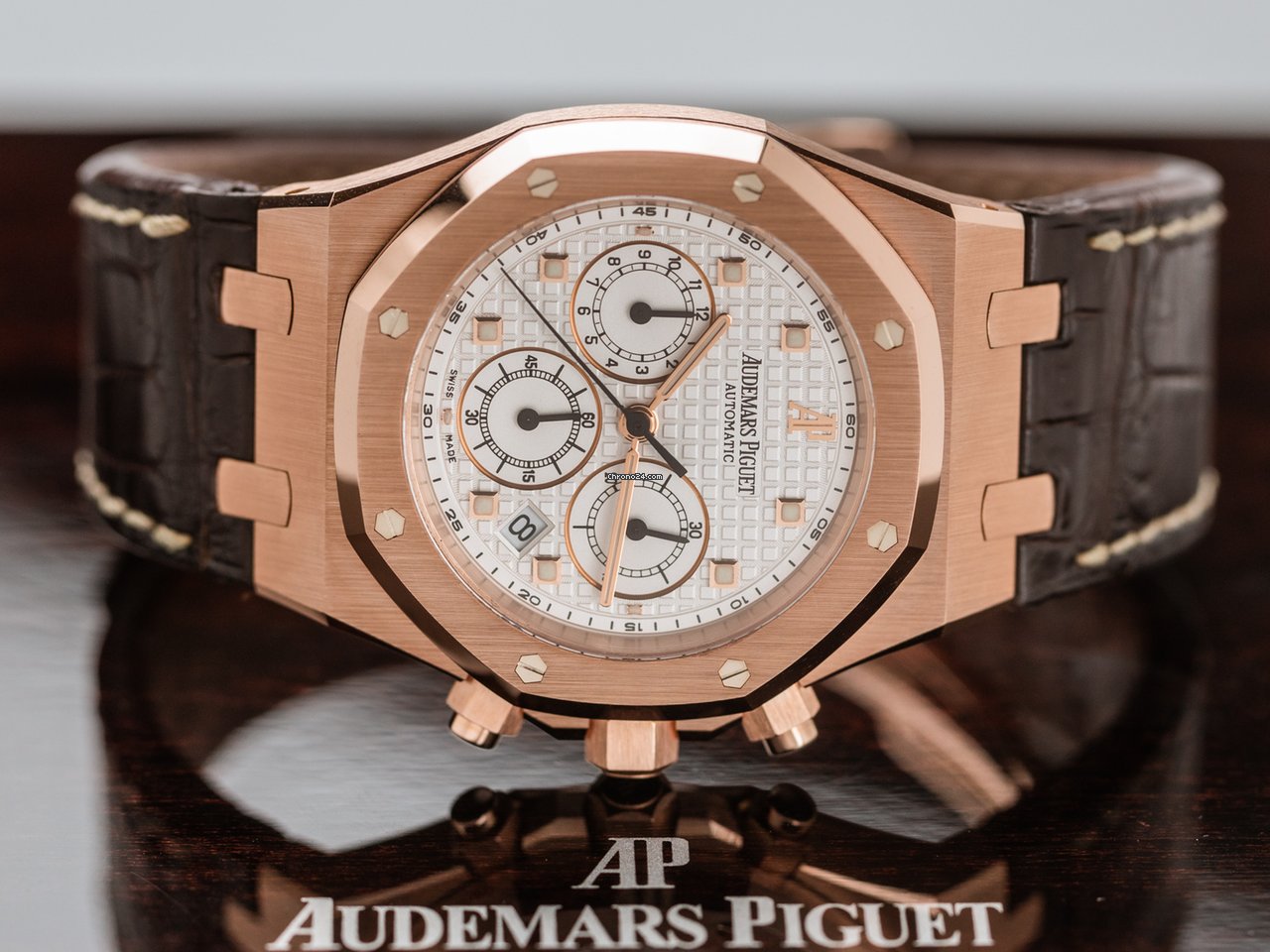 IMG_9081 Audemars Piguet Royal Oak Chronograph Mens watch Unisex Automatic Rose gold 26220OR Replica 4