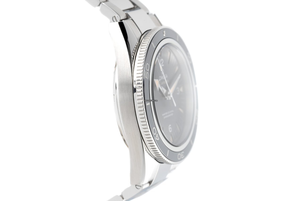 IMG_9081 Omega Seamaster 300 Mens watch Unisex Automatic Steel 233.30.41.21.01.001 Replica 4