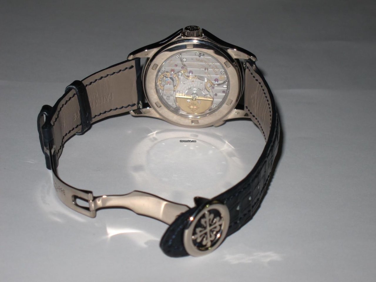 Patek Philippe World Time Mens watch Unisex Automatic White gold 5131G Replica 4