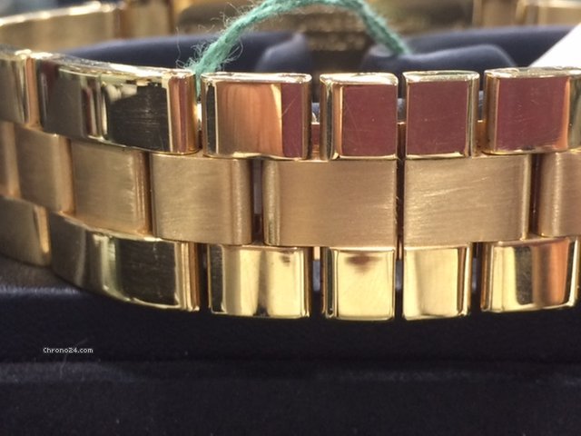 IMG_9081 Cartier Roadster Automatic Yellow gold W62005V1 Replica 4