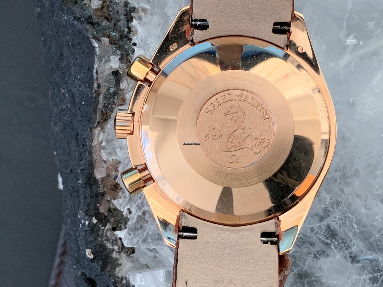 IMG_9081 Omega Speedmaster Date Mens watch Unisex Automatic Rose gold 36233300 Replica 5