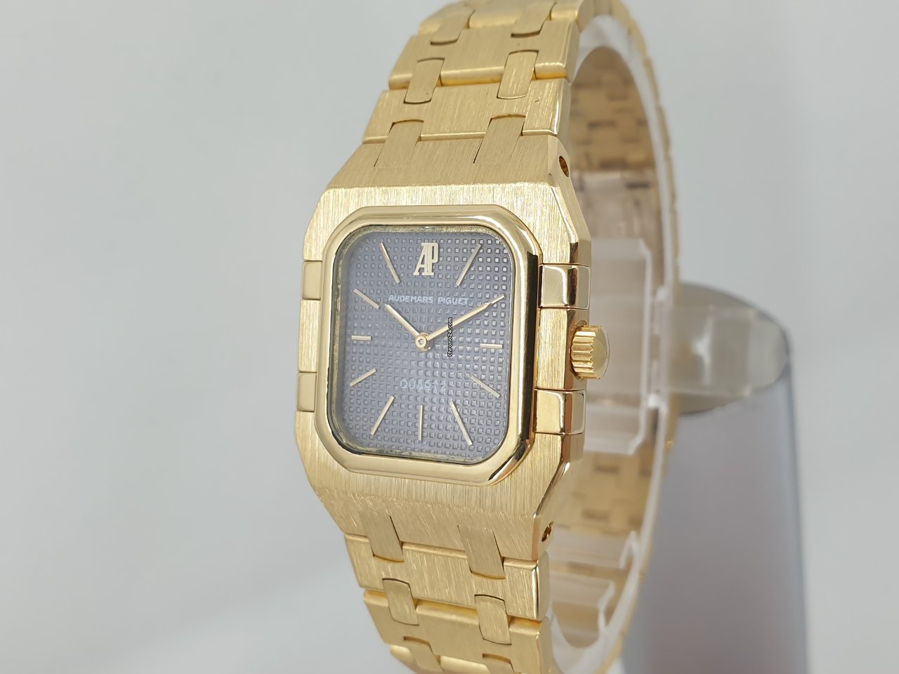 IMG_9081 Audemars Piguet Royal Oak Lady Womens watch Quartz Yellow gold 6010BA Replica 5