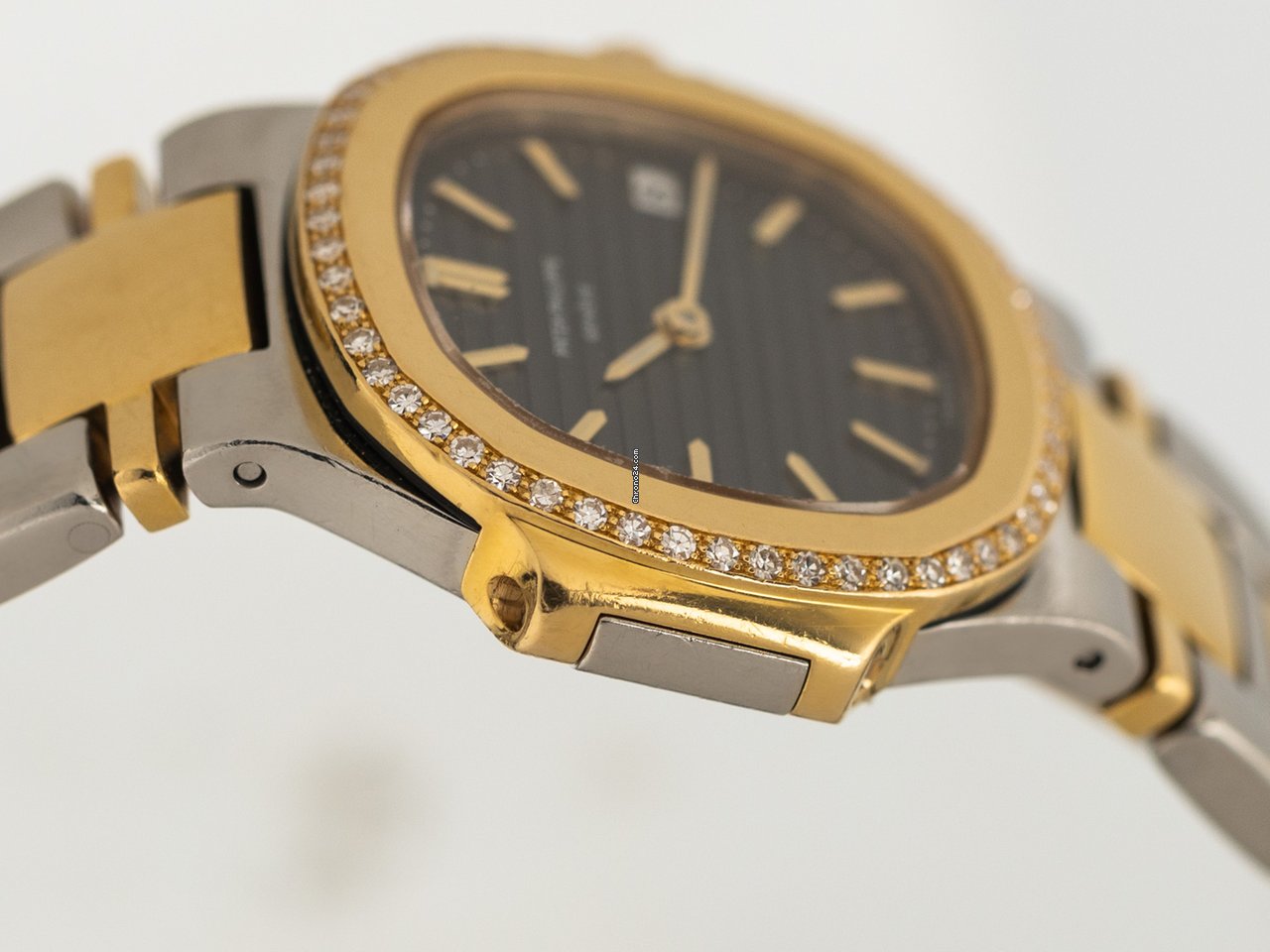 IMG_9081 Patek Philippe Nautilus Womens watch Quartz Gold Steel 4700 52 Replica 5