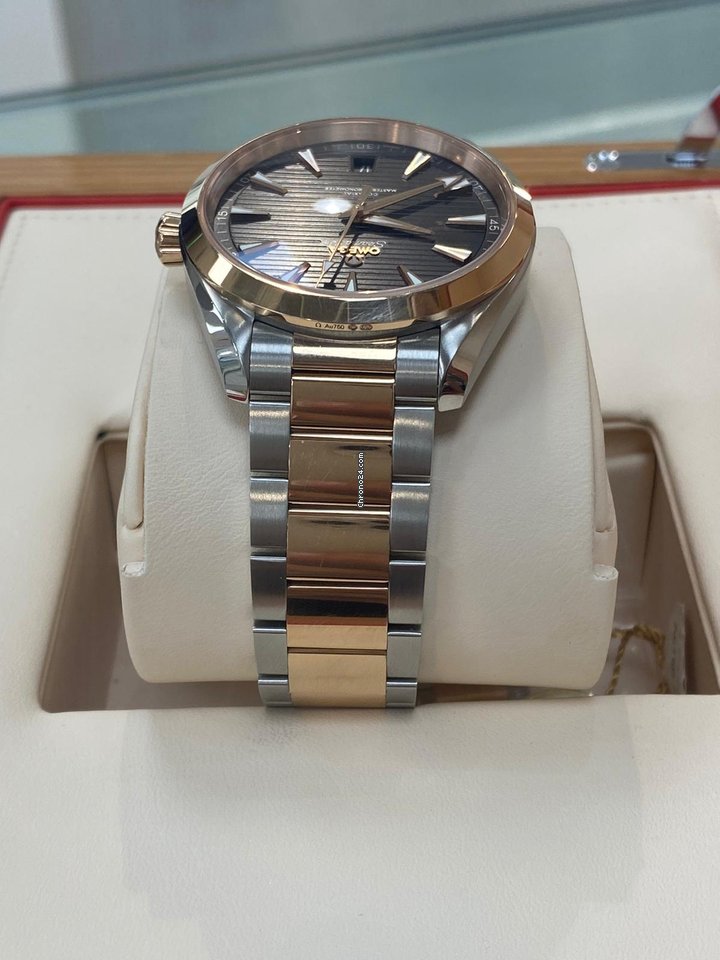 IMG_9081 Omega Seamaster Aqua Terra Mens watch Unisex Automatic Gold Steel 220.20.41.21.06.001 Replica 5