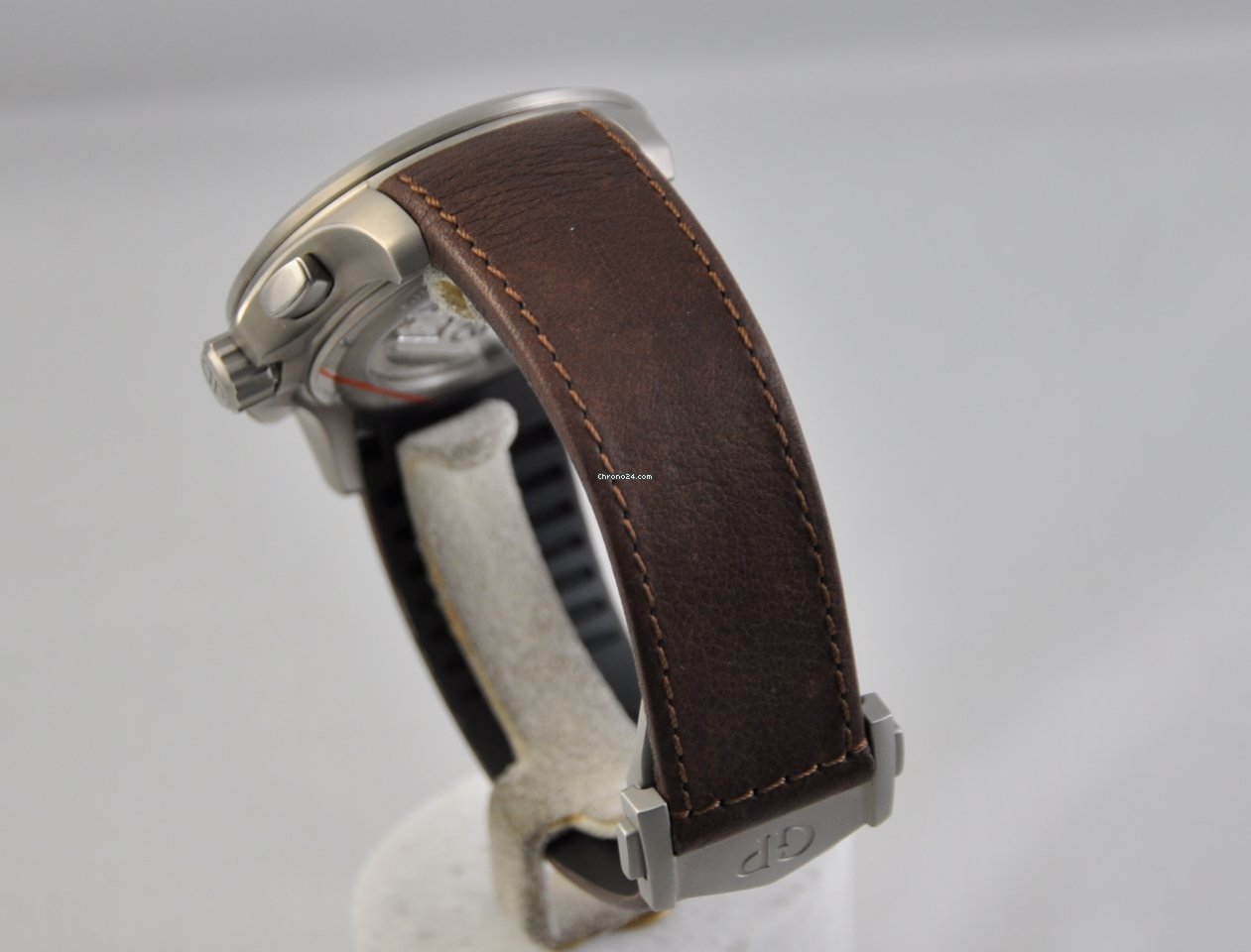 IMG_9081 Girard Perregaux Traveller Mens watch Unisex Automatic Titanium 49700-21-132-HBBB Replica 5