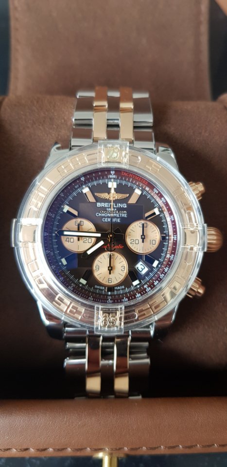 IMG_9081 Breitling Chronomat 44 Automatic Gold Steel CB011012 Q576 Replica 5
