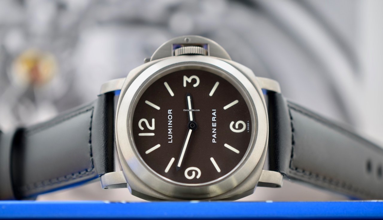 Panerai Luminor Base Mens watch Unisex Manual winding Titanium PAM 00055 Replica 5