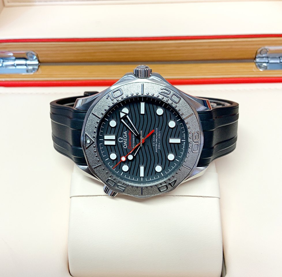 IMG_9081 Omega Seamaster Diver 300 M Mens watch Unisex Automatic Steel 210.32.42.20.01.002 Replica 5