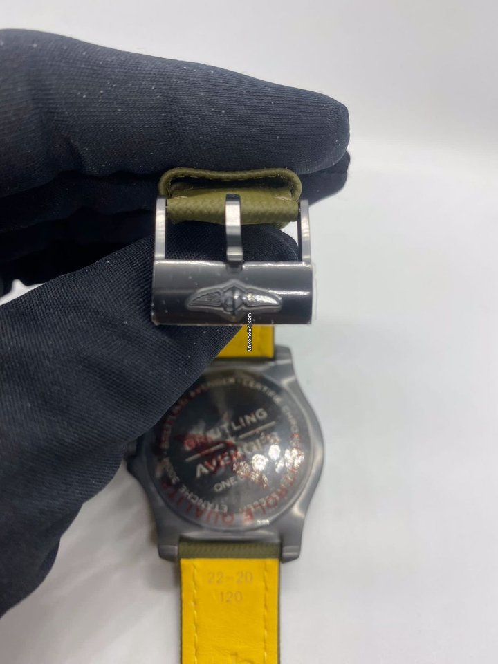 IMG_9081 Breitling Avenger Mens watch Unisex Automatic Titanium V323952A1L1X1 Replica 5