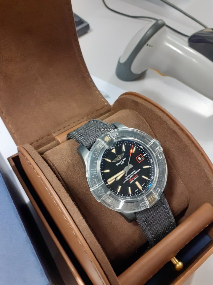 IMG_9081 Breitling Avenger Blackbird 44 Mens watch Unisex Automatic Titanium V17311101B1W1 Replica 5