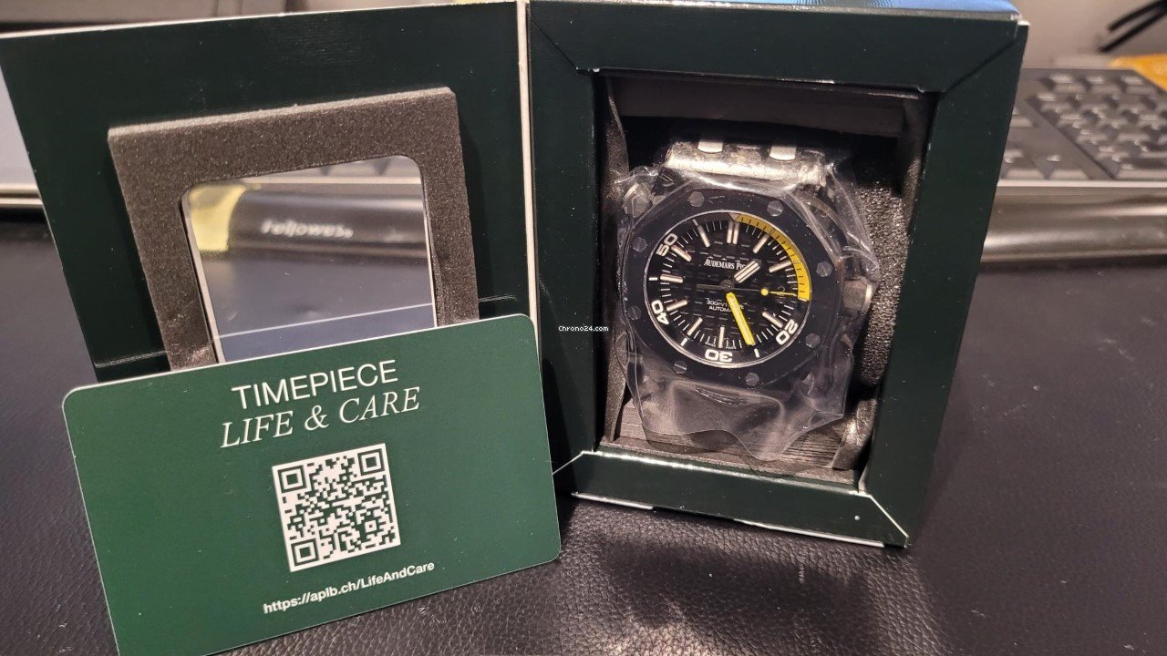 IMG_9081 Audemars Piguet Royal Oak Offshore Diver Mens watch Unisex Automatic Carbon 15706AU.00.A002CA.01 Replica 5