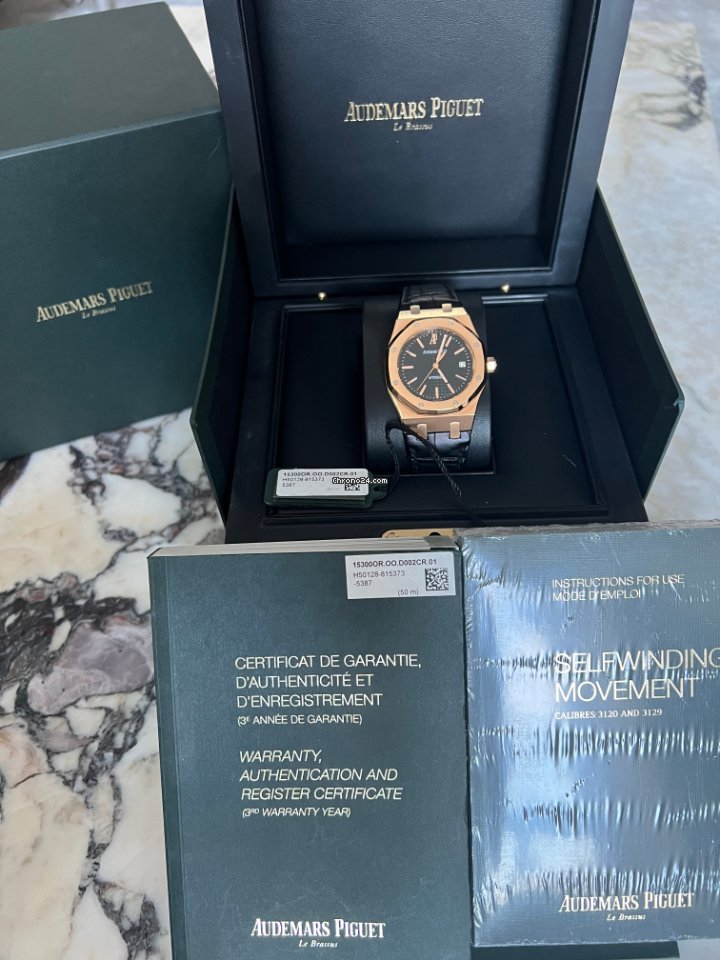 IMG_9081 Audemars Piguet Royal Oak Selfwinding Mens watch Unisex Automatic Rose gold 15300OR.OO.D002CR.01 Replica 5