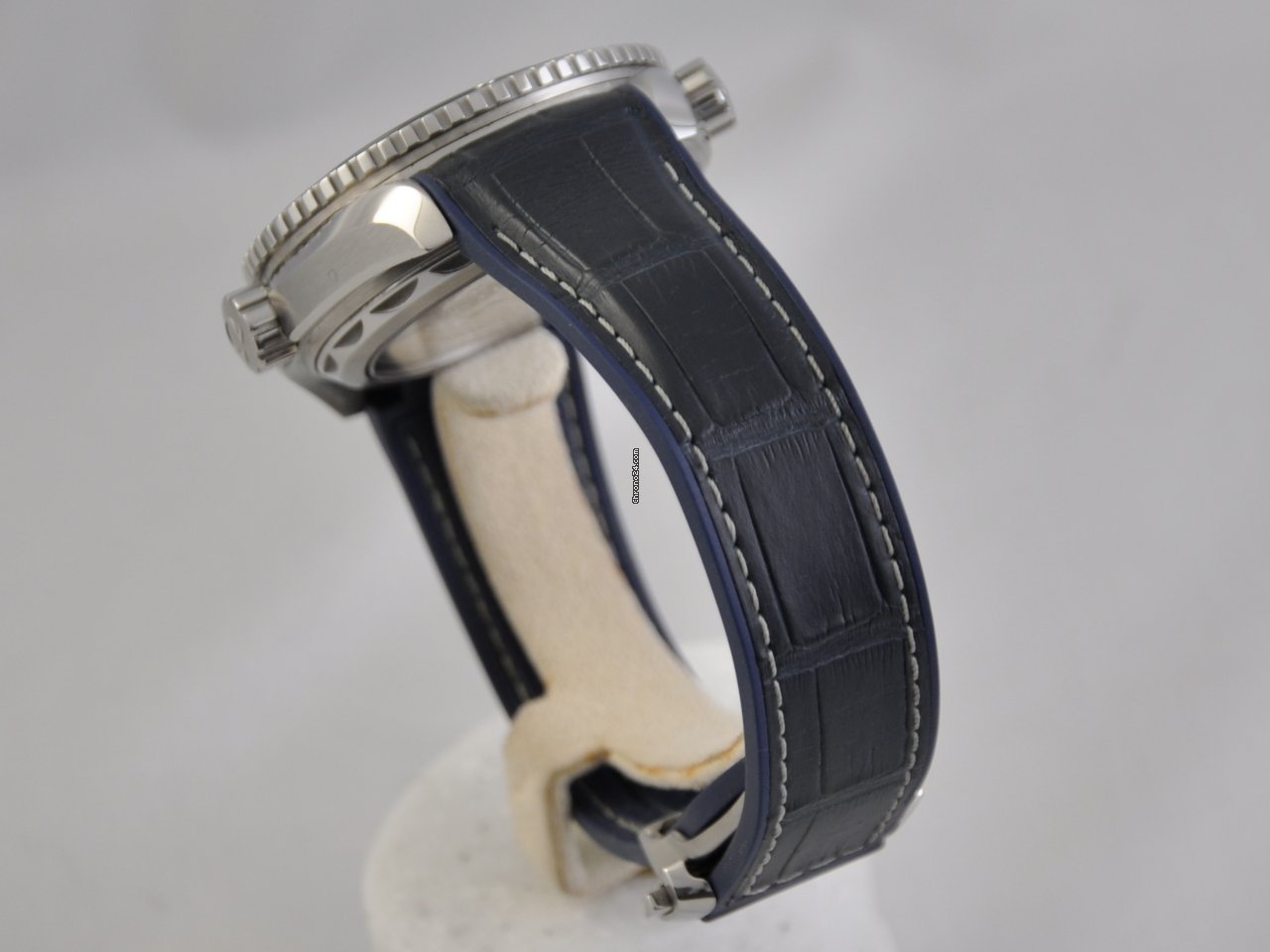 Omega Seamaster Planet Ocean Mens watch Unisex Automatic Steel 215.33.44.21.03.001 Replica 5