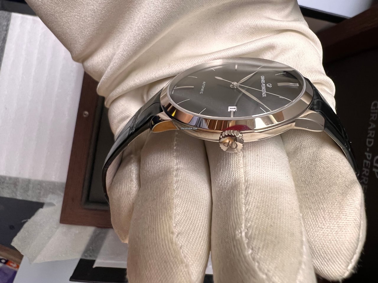 Girard Perregaux 1966 Mens watch Unisex Automatic White gold 49525-53-631-BK6A Replica 5
