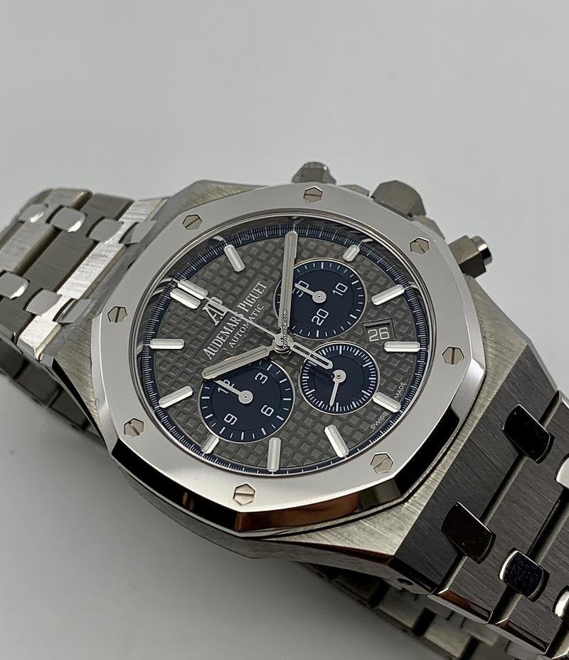 IMG_9081 Audemars Piguet Royal Oak Chronograph Automatic Titanium 26331IP.00.1220IP.01 Replica 5