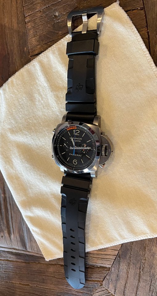 IMG_9081 Panerai Luminor 1950 Regatta 3 Days Chrono Flyback Mens watch Unisex Automatic Titanium PAM 00526 Replica 5