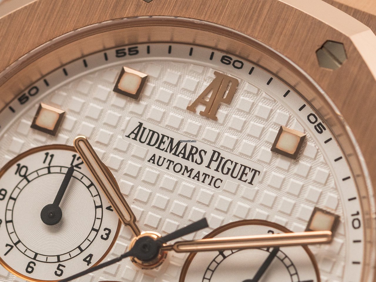 IMG_9081 Audemars Piguet Royal Oak Chronograph Mens watch Unisex Automatic Rose gold 26220OR Replica 5