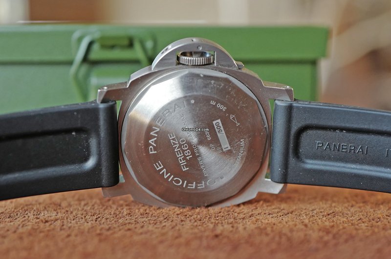 Panerai Luminor Submersible Automatic Titanium PAM 25 Replica 5