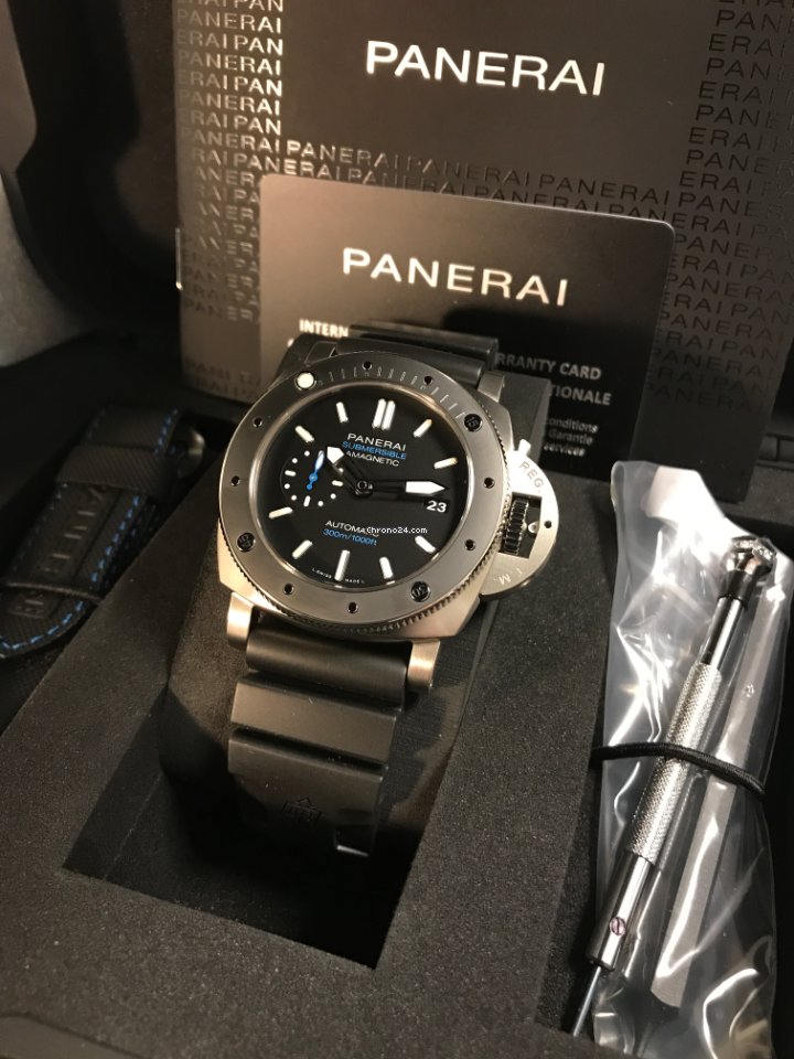 Panerai Luminor Submersible 1950 3 Days Automatic Mens watch Unisex Automatic Titanium PAM 01389 Replica 5