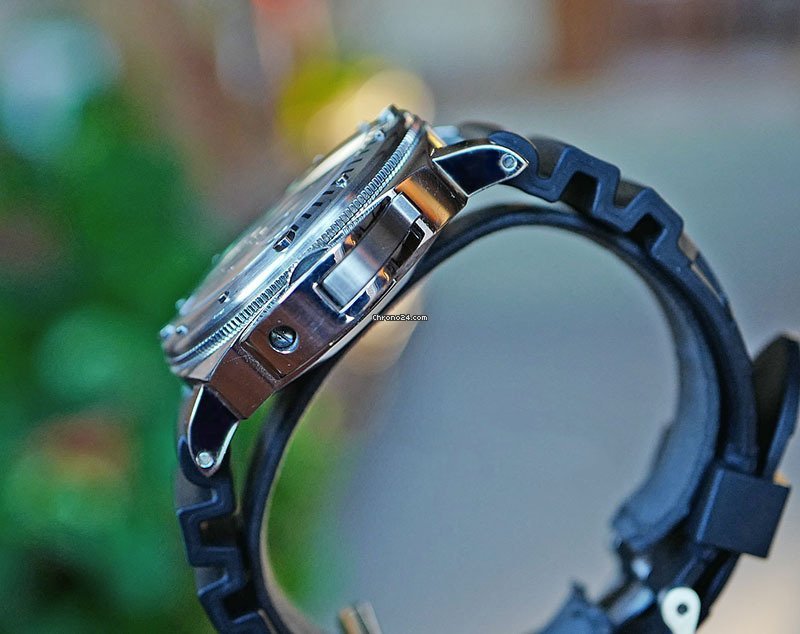 IMG_9081 Panerai Luminor Submersible Automatic PAM 24 Replica 6